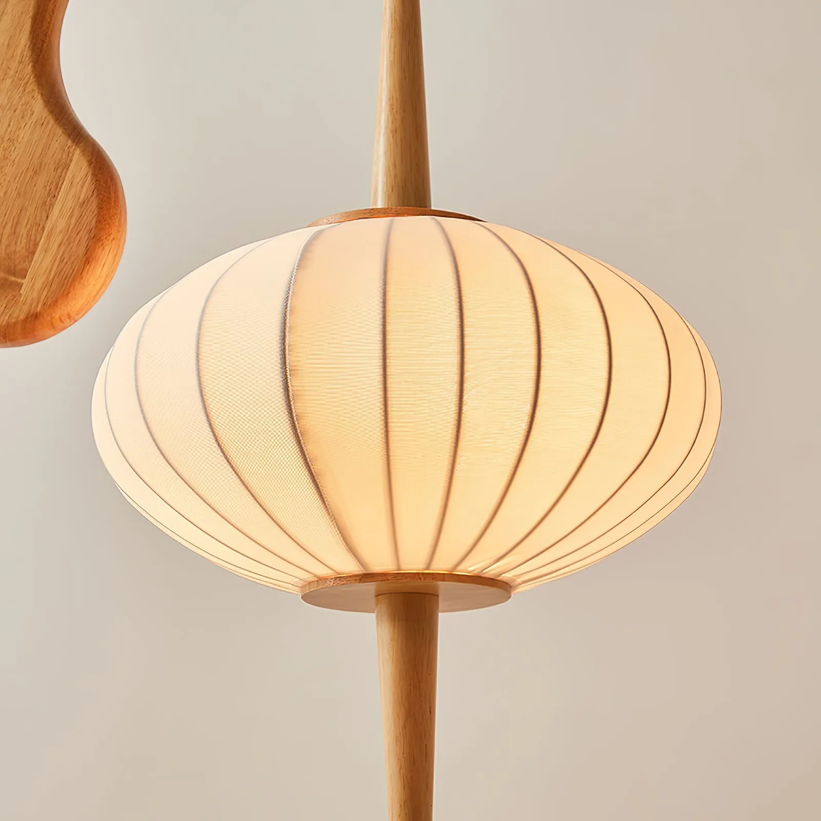 Mante Religieuse Floor Lamp